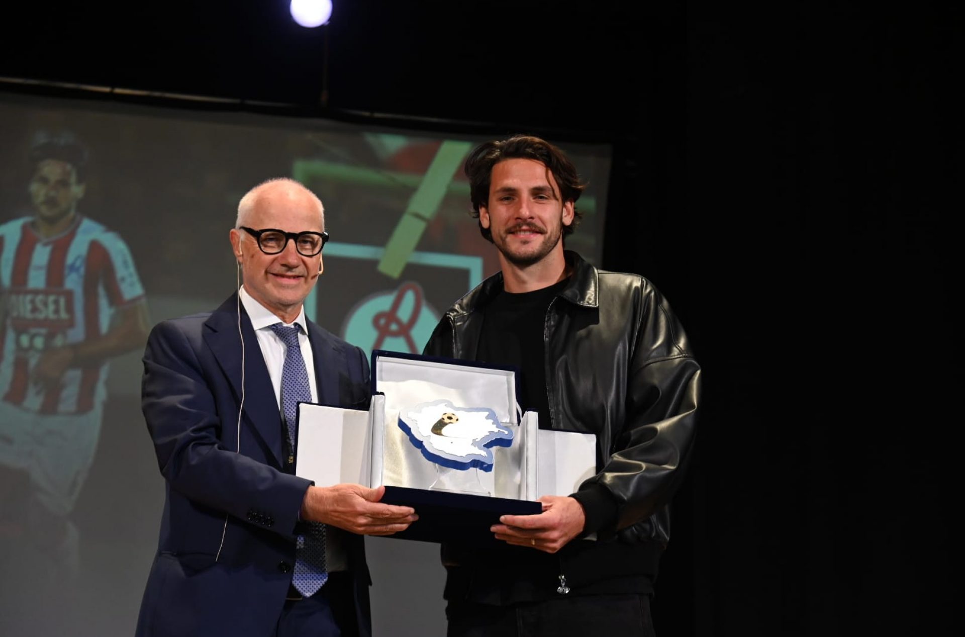 952fa86f-f4e1-4891-95a5-f02114520d5b