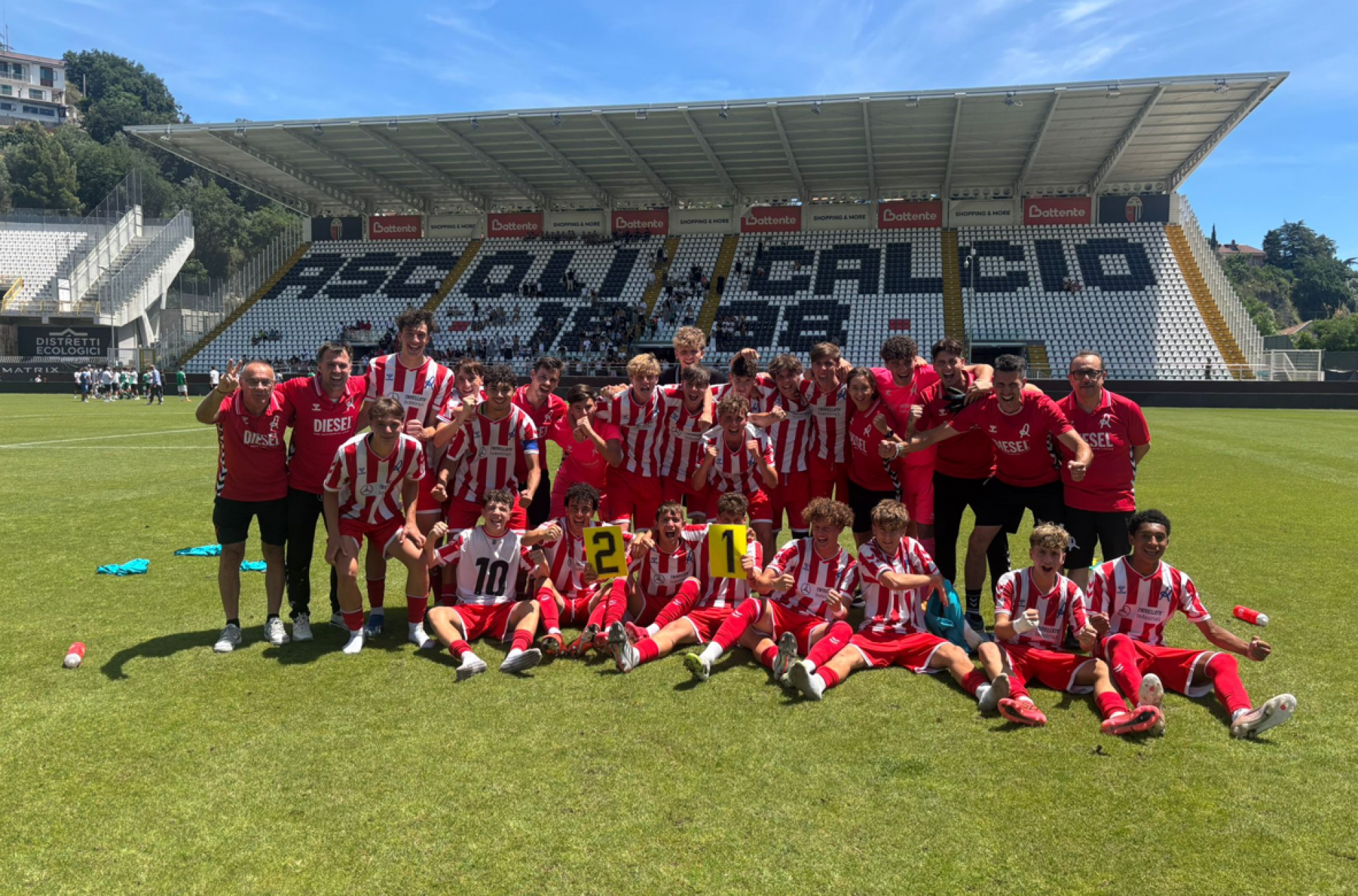 U16